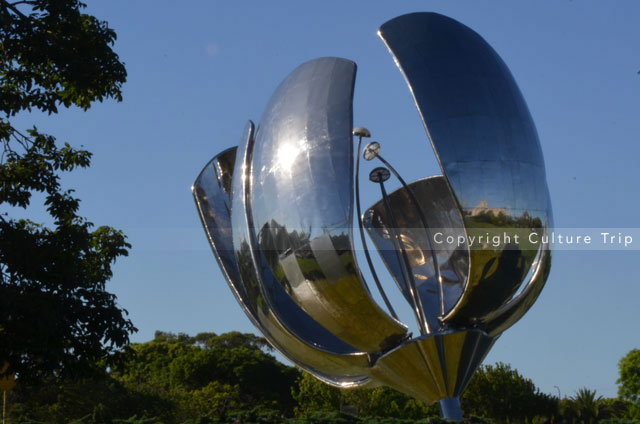 Sculpture mobile en forme de Tulipe