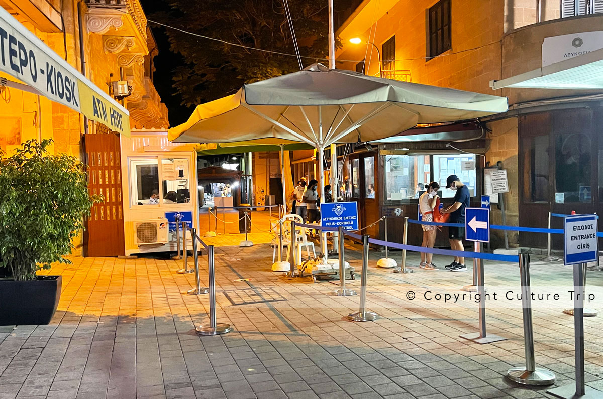 Le poste frontière de la rue Ledra