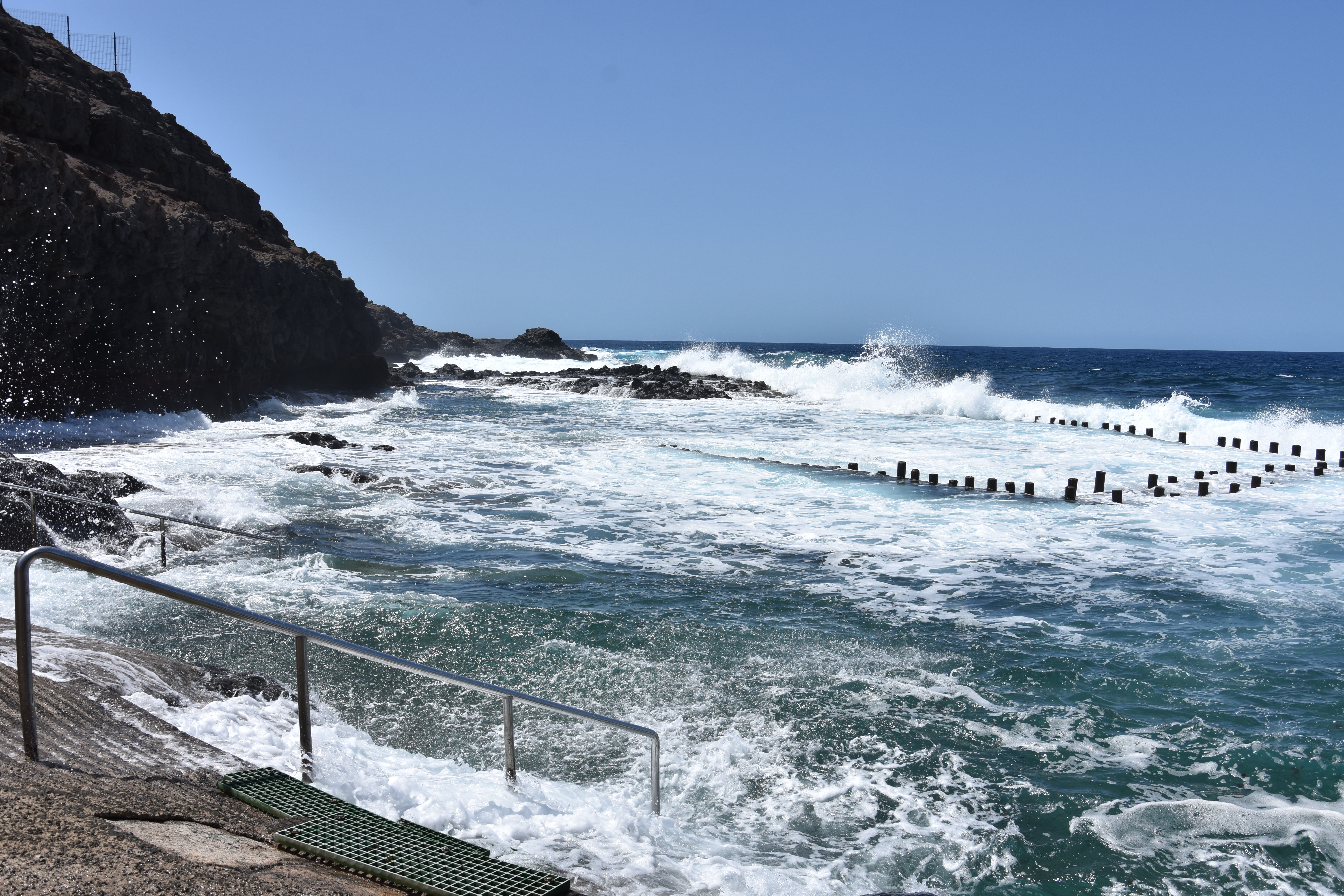 Une rampe d'accès a été installée à la piscine de Roque Prieto