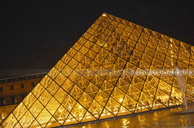 La pyramide du Louvre
