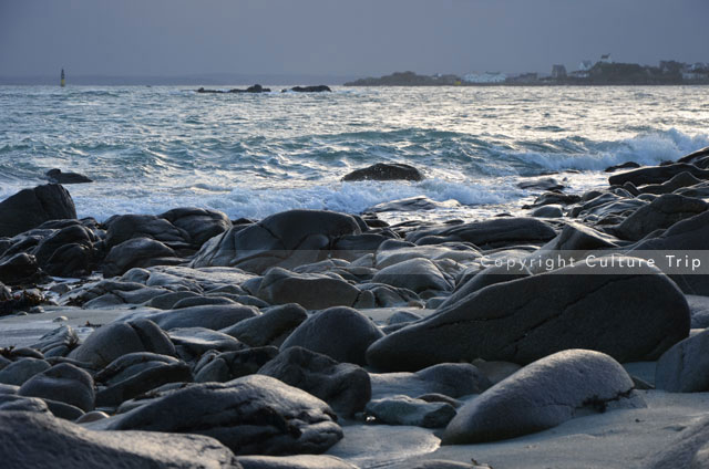 Plage de rochers sur l'île de Batz