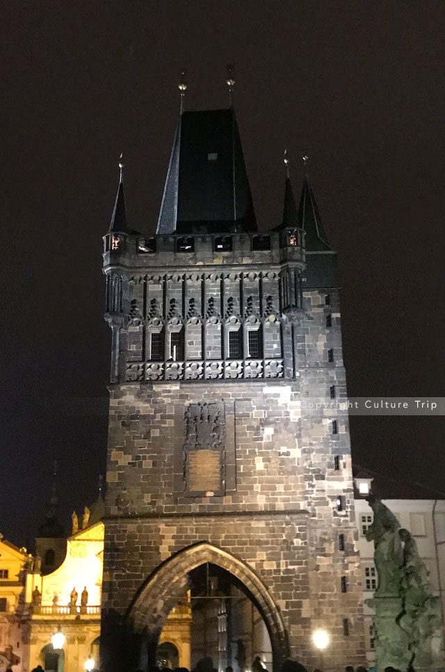 La tour du pont Charles, côté Staré Město