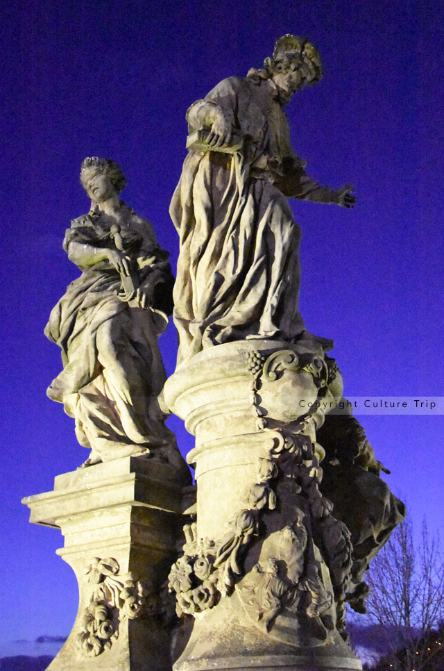 Statue de saint Yves