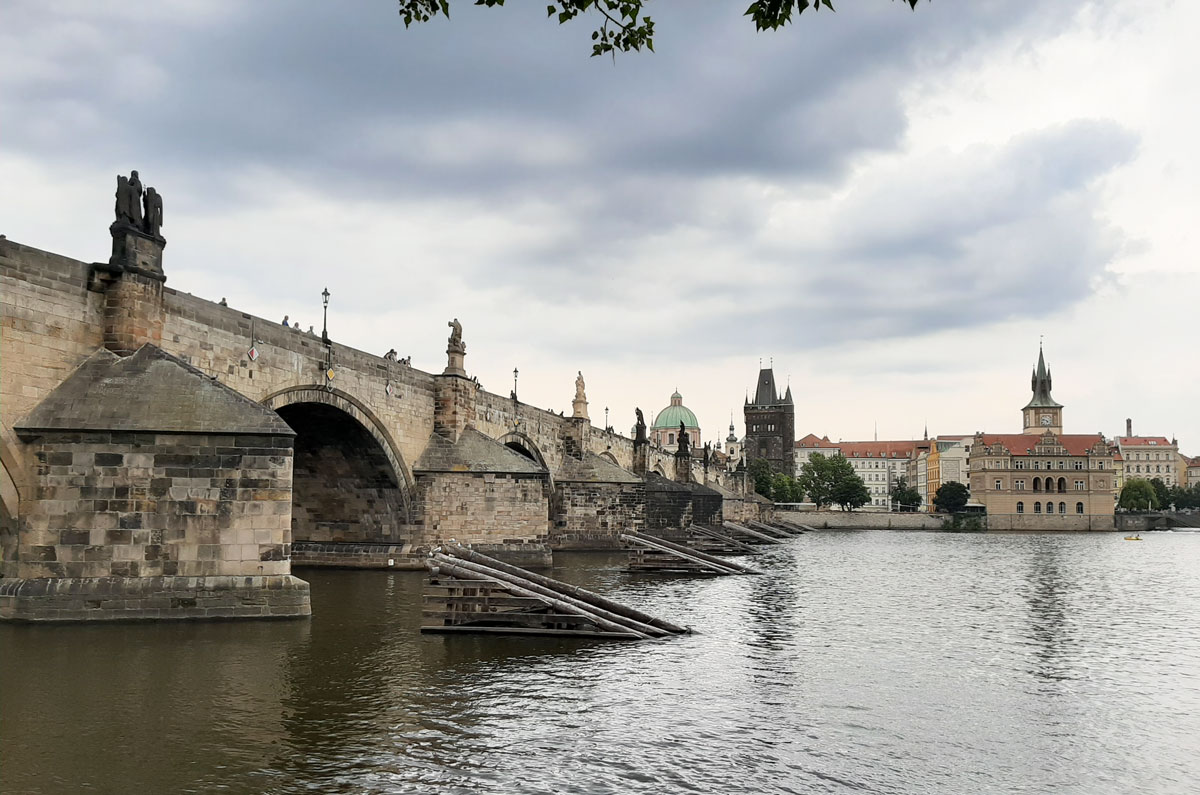 La tour du pont Charles, du coté de Staré Město