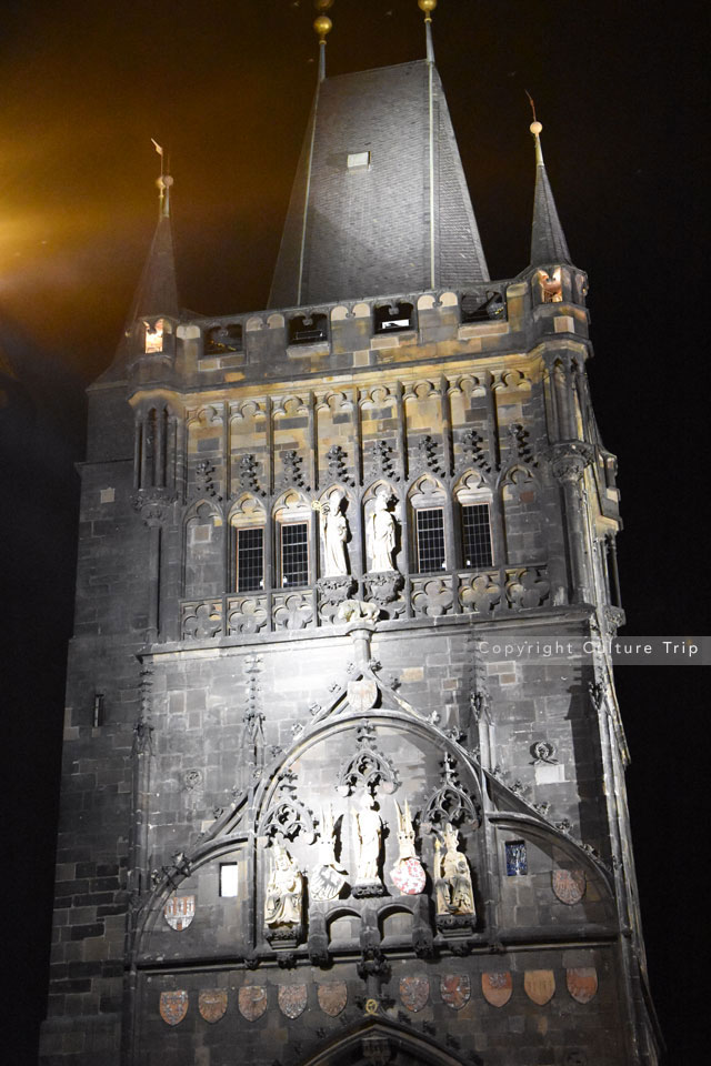 La tour du pont Charles, du coté de Staré Město