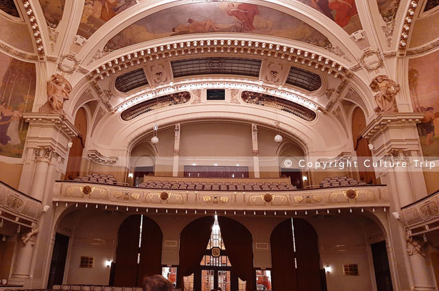 Le grand balcon de la salle Smetana